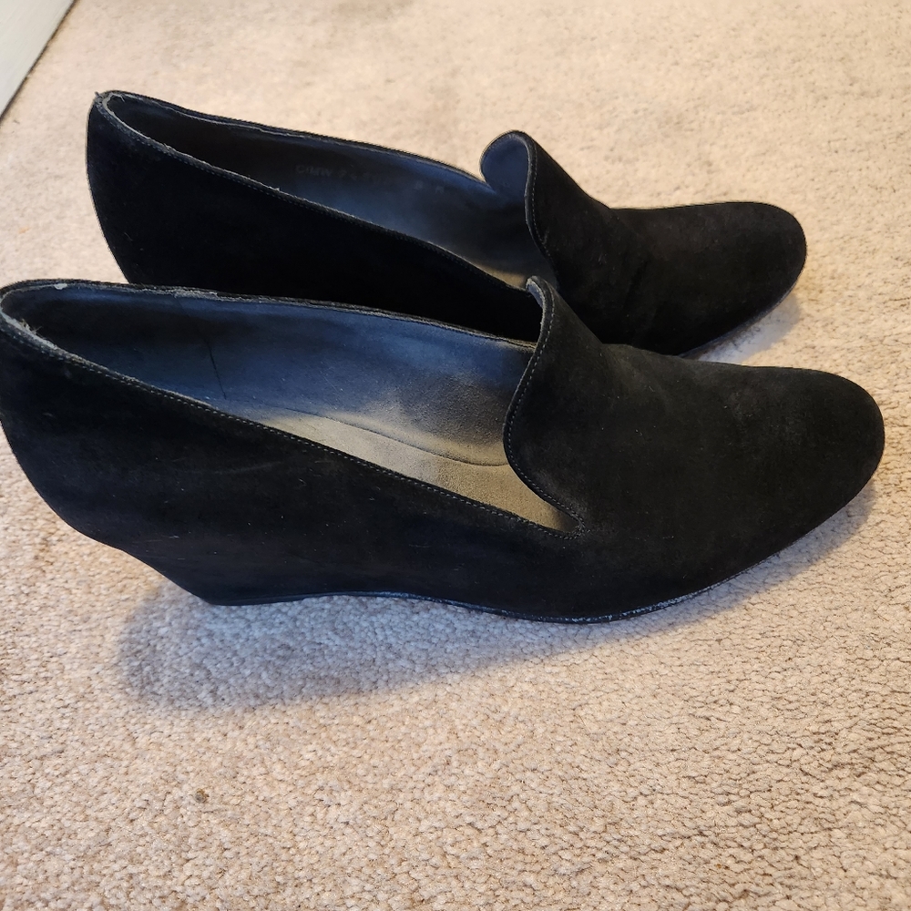 Stuart Weitzman size 8 suede wedges